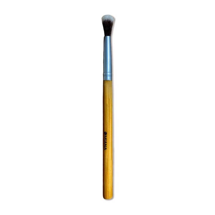Vegan Deluxe Eyeshadow & Blending Brush for wholesale by Omiana