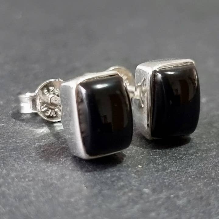 Brincos de Tacha Retangulares Modernos em Ônix Preto | Prata 925, S22O por atacado de Mistry Gems