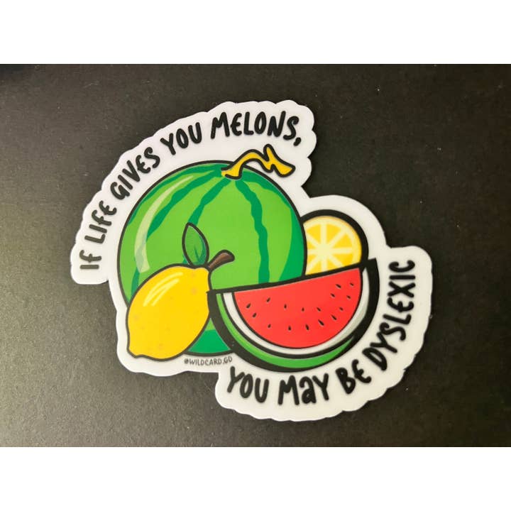 Autocollant en vinyle mat imperméable avec humour sur la dyslexie pour la vente par Wildcard Graphic Design