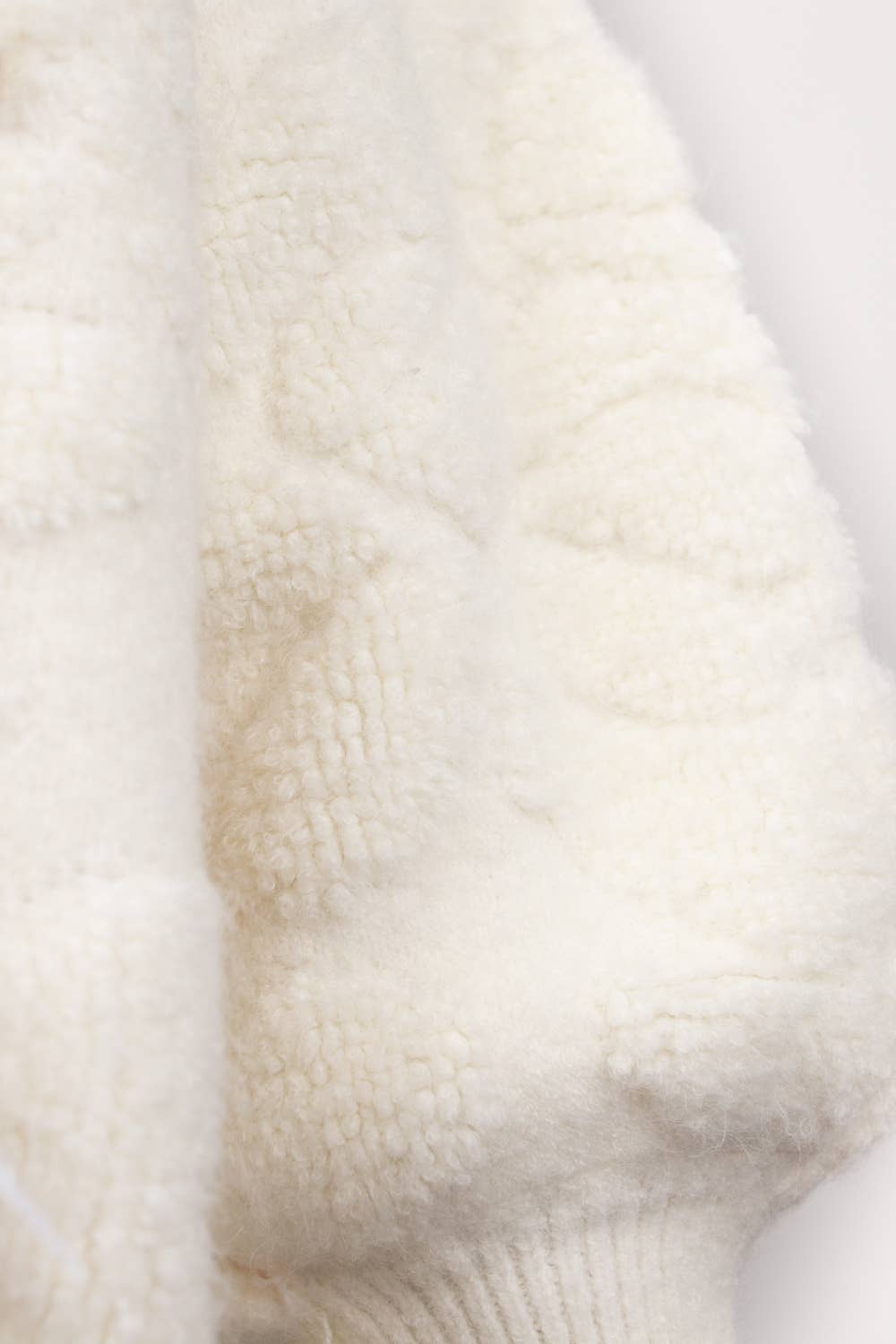 PEACH ACCESSORIES - Wholesale Knit Sweater - Women's - Luxurious Embellished Pearl White Jumper SS1026