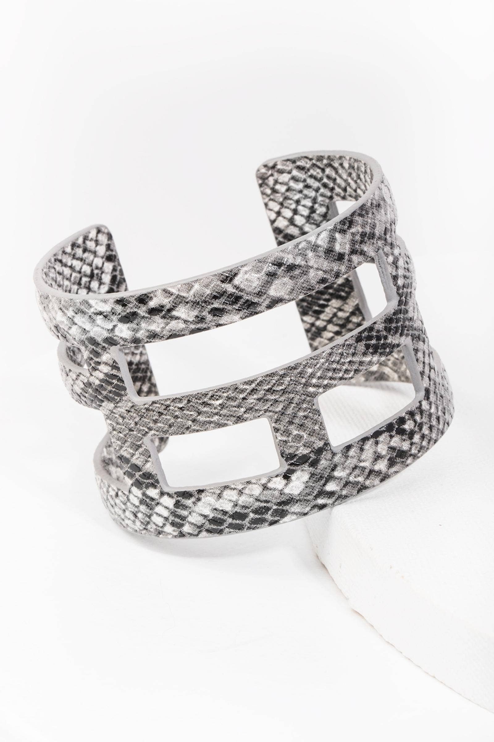 SAACHI – wholesale Cuff bracelet – Jaanavar Smooth Leather Cuff Bracelet16