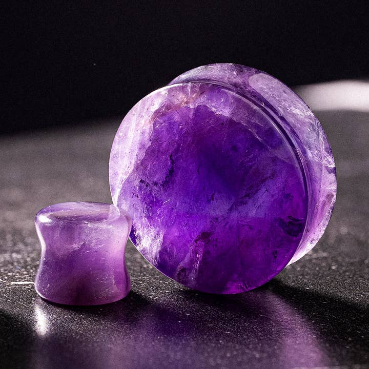 Polerad dubbelvikt stenplugg i ametist för wholesale av Custom Plugs