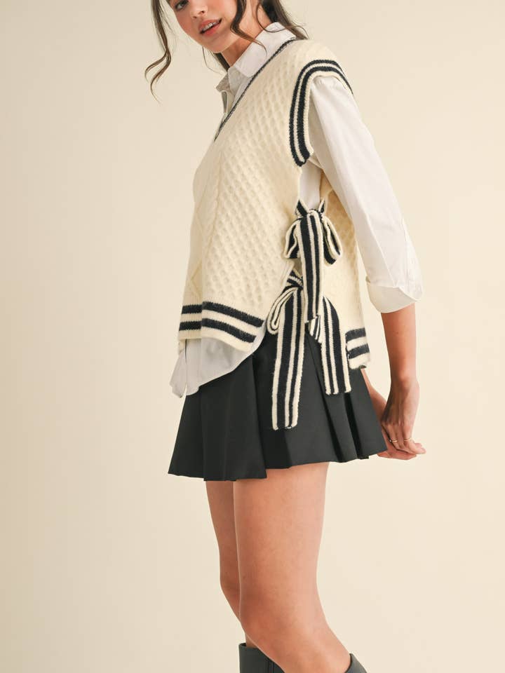 &MERCI - Wholesale Sweater Vest - Women's - V NECK SIDE TYING SWEATER VEST MSW106368