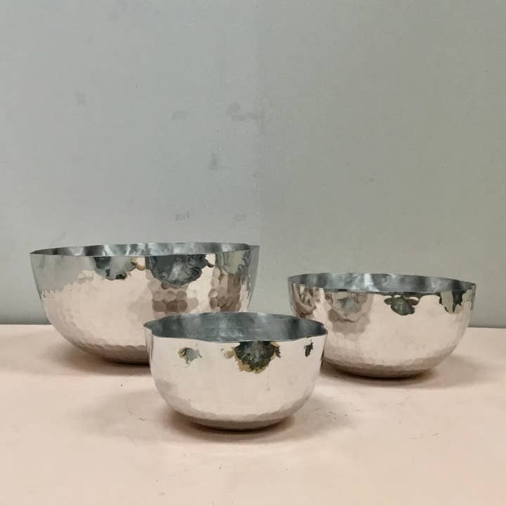 India Handicrafts Inc – wholesale Decorative plate/dish/bowl – Hammered Aluminum Petal Bowls S/34