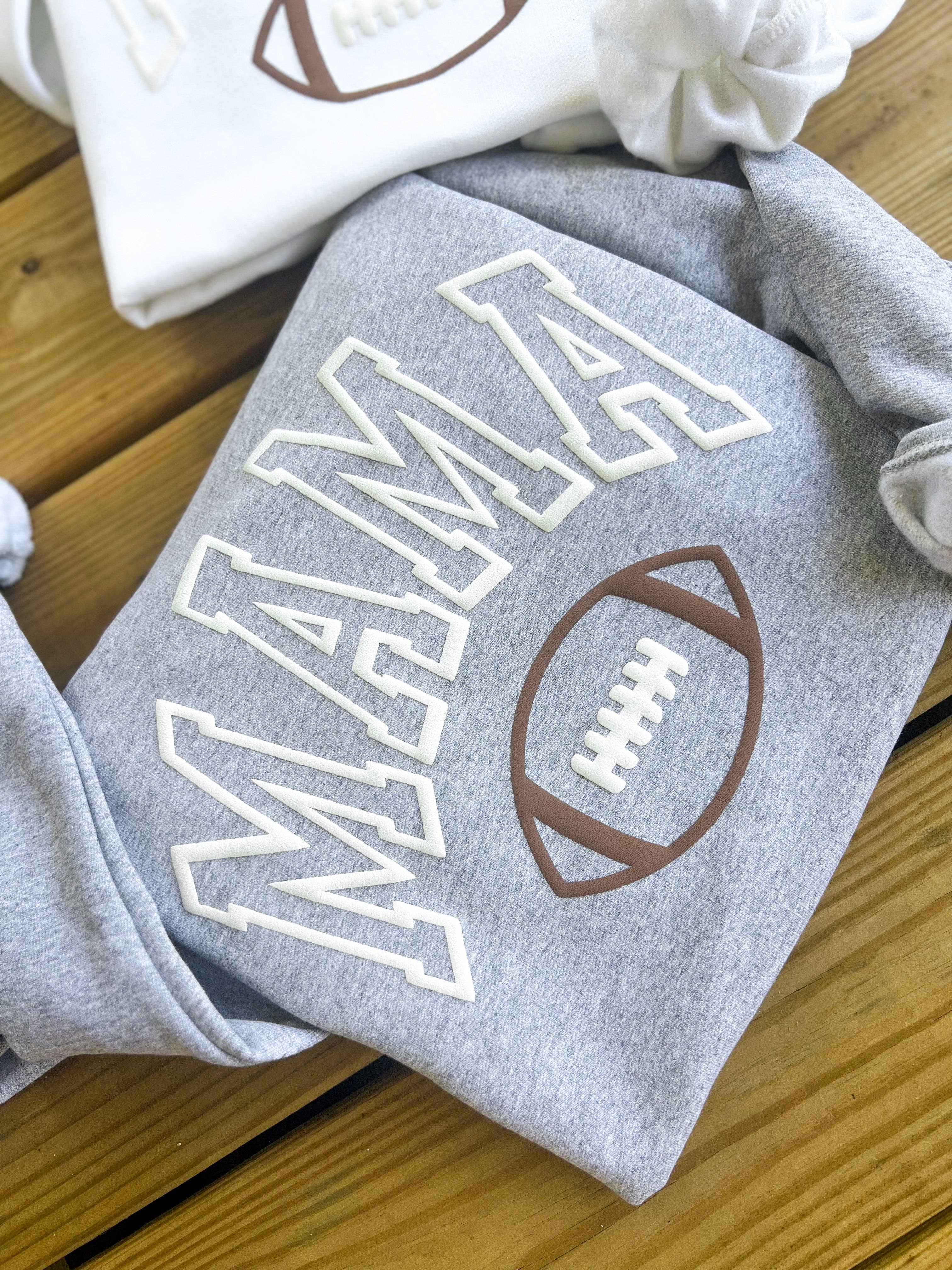 COTTON PRESS CO. - Wholesale Grafisch sweatshirt - Dames - 3D Puff Voetbal Mama Sweatshirt1