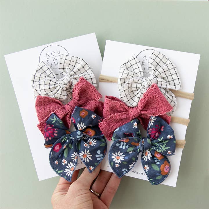 Set August Bow (bandeau ou clip) pour la vente par Modern Piggy