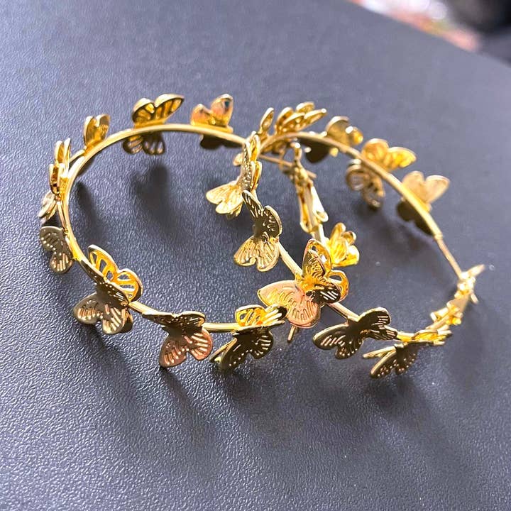 Boucles d'oreilles papillon en or, créoles tendance, créoles en or pour la vente par Holicca