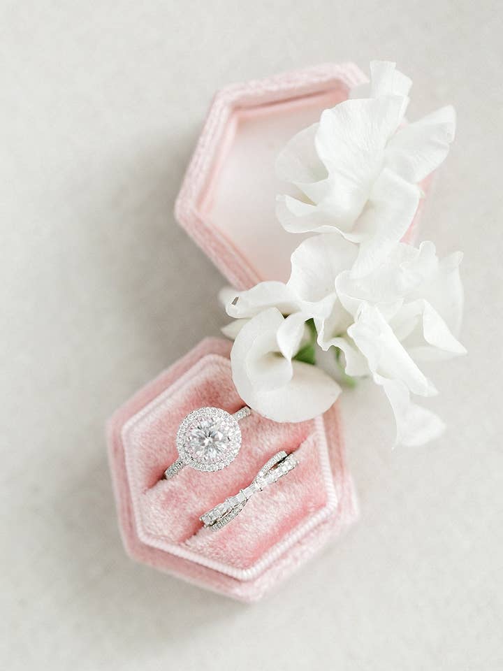 Sechseckige Ringschatulle aus rosa Samt für den Großhandel von Belle Box Boutique