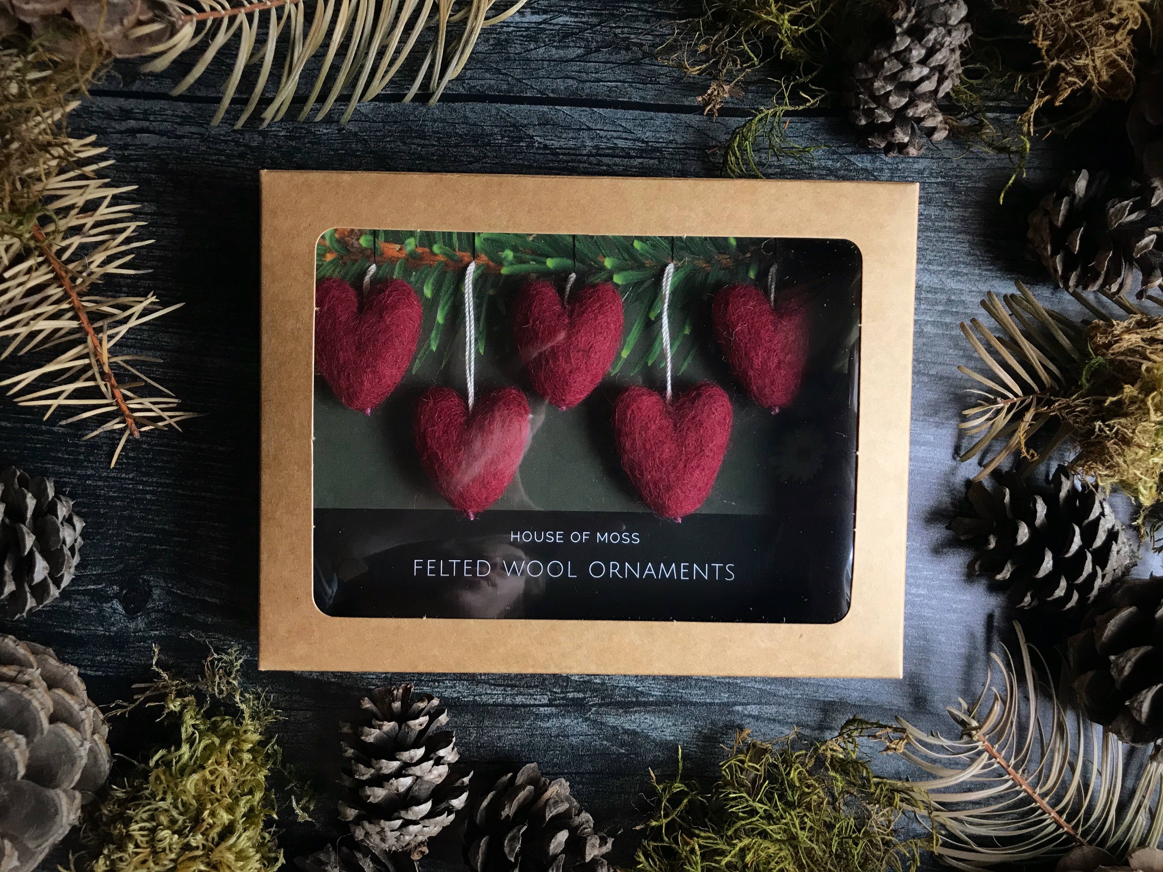 House of Moss – wholesale Ornament set – Heart Ornaments | Boxed Set of 5 Mini Wool Ornaments2