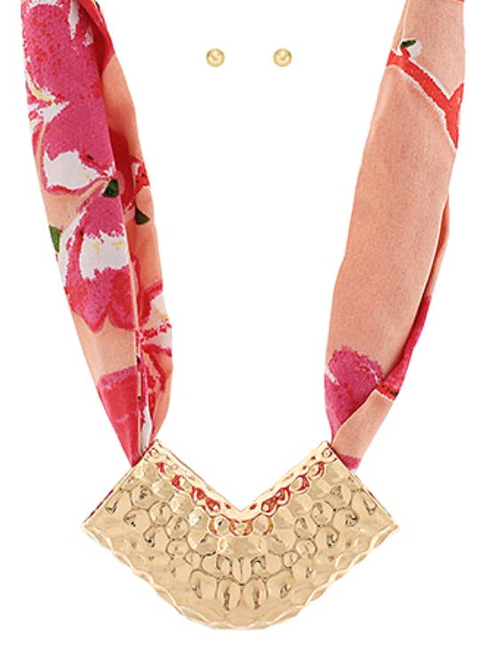 Hammeret guld tørklæde halskæde for engroshandel hos Grace Ann Designs