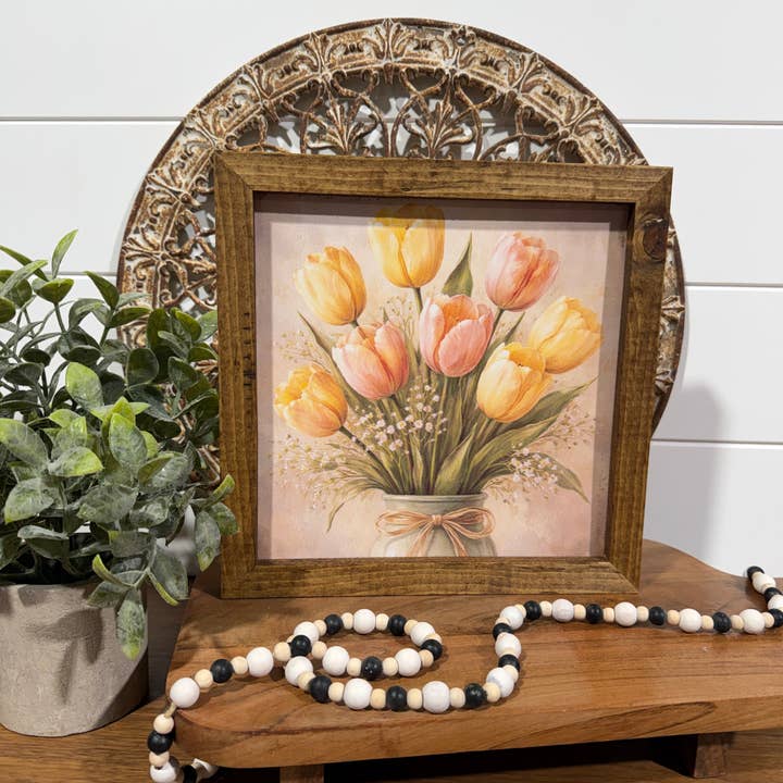 Bouquet de tulipes, décoration florale de ferme printanière, encadré pour la vente par The Broken Board