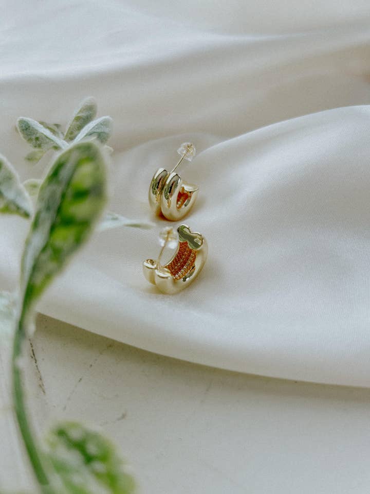 Pendientes Emma para venta al por mayor de Ivory Bloom Boutique