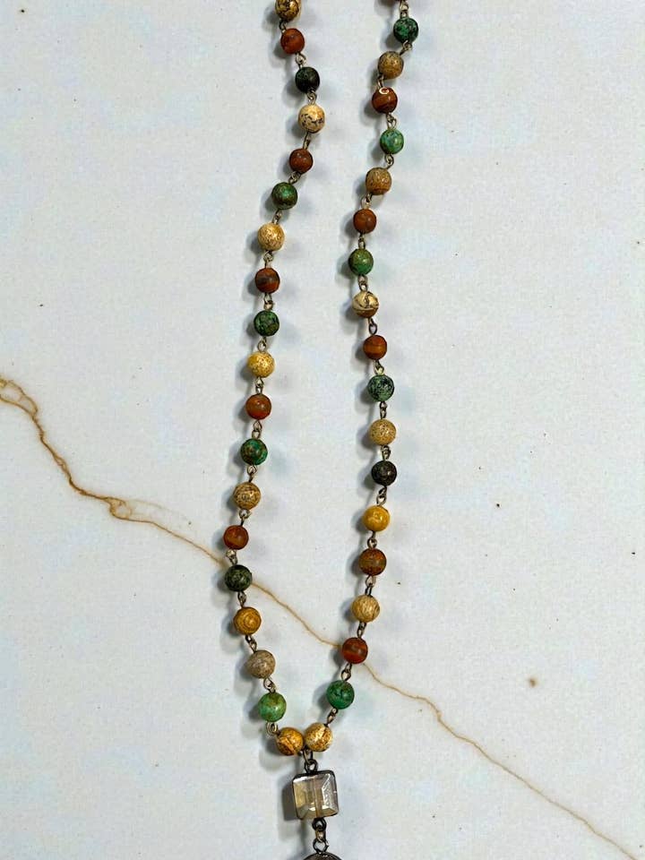 Collar Jasper Mix de 22" con doble colgante. para venta al por mayor de Ava Capri