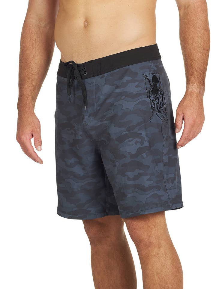 Maui Rippers – Großhandel Badeshorts – Herren – Midnight Camo 19" Stretch-Boardshort2
