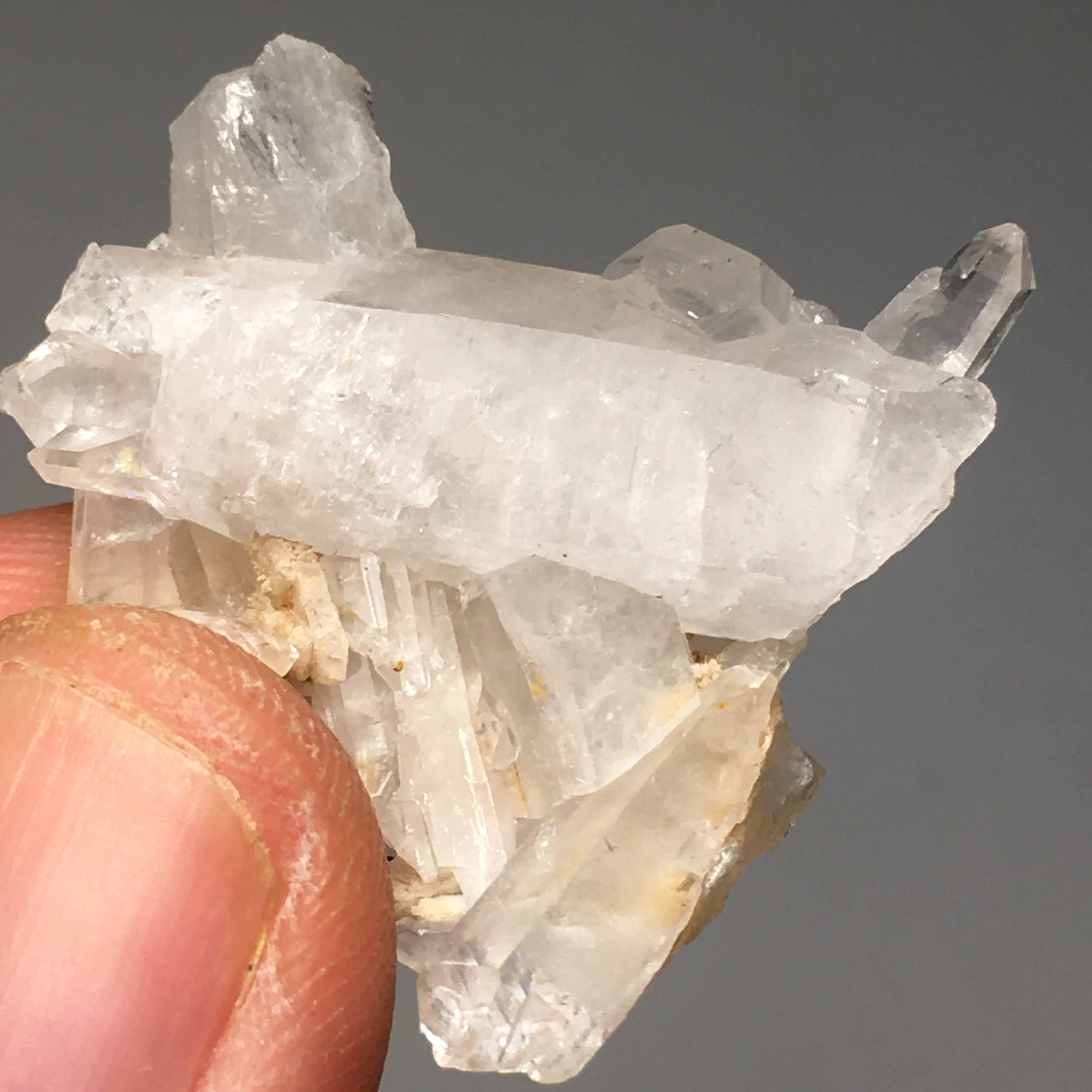 Wildheart Crystals – Pedra/cristal espiritual por atacado – AGLOMERADO DE QUARTZO Grande Ponto Tabular Plano1