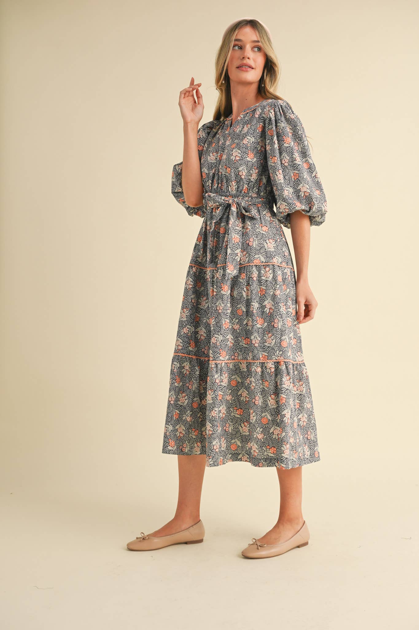 &MERCI - Wholesale Dress - Women's - BUBBLE SLEEVE LACE TRIM MIDI DRESS MDR343035