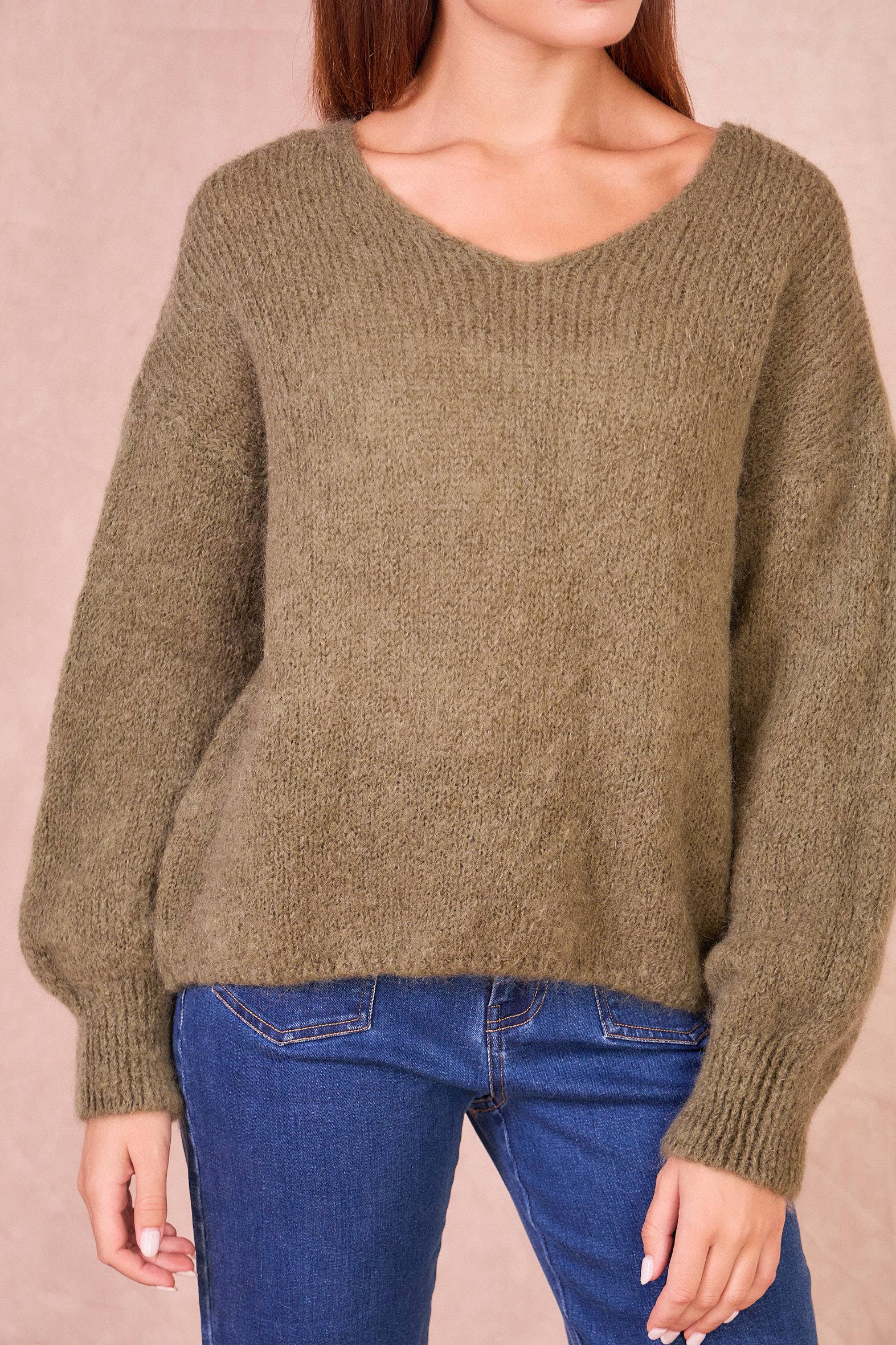 Calie Paris – wholesale Knitted jumper – Women′s – Oversized V-Neck Sweater22