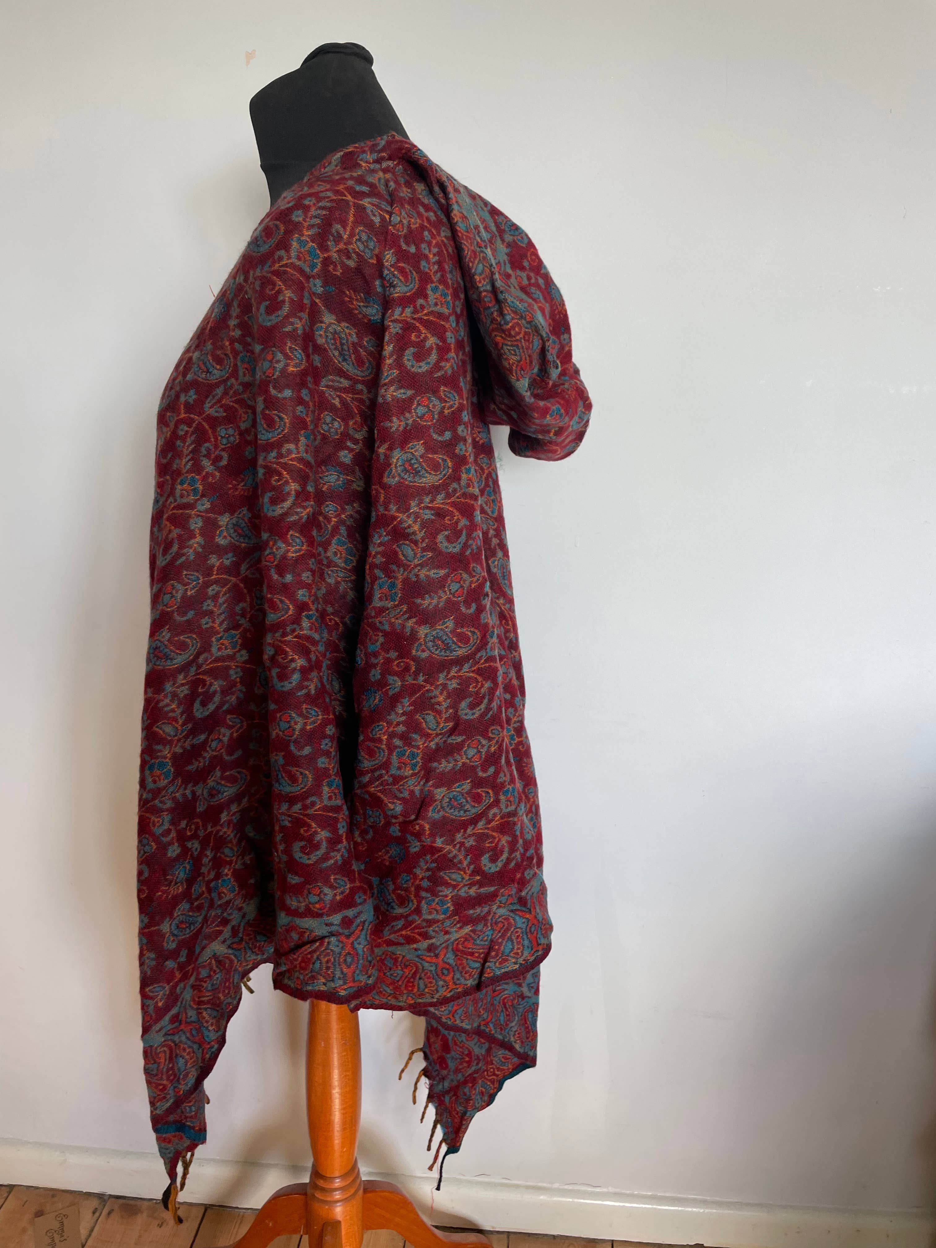 Emma's Emporium – wholesale Poncho – Unisex – AW15a Fleecy Hooded Poncho7