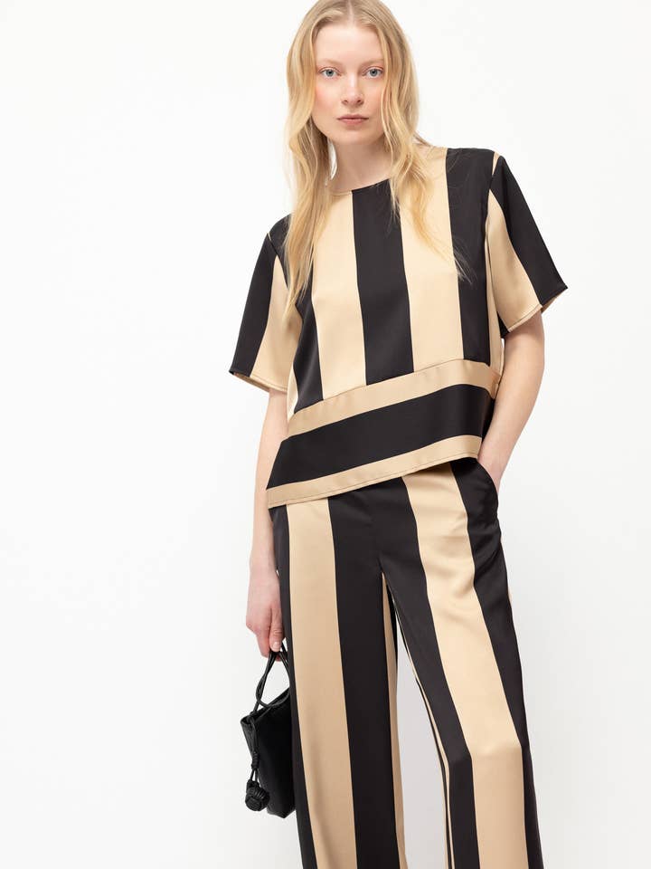 Satin-gestreifte Bluse (416709-273) für den Großhandel von Lanidor