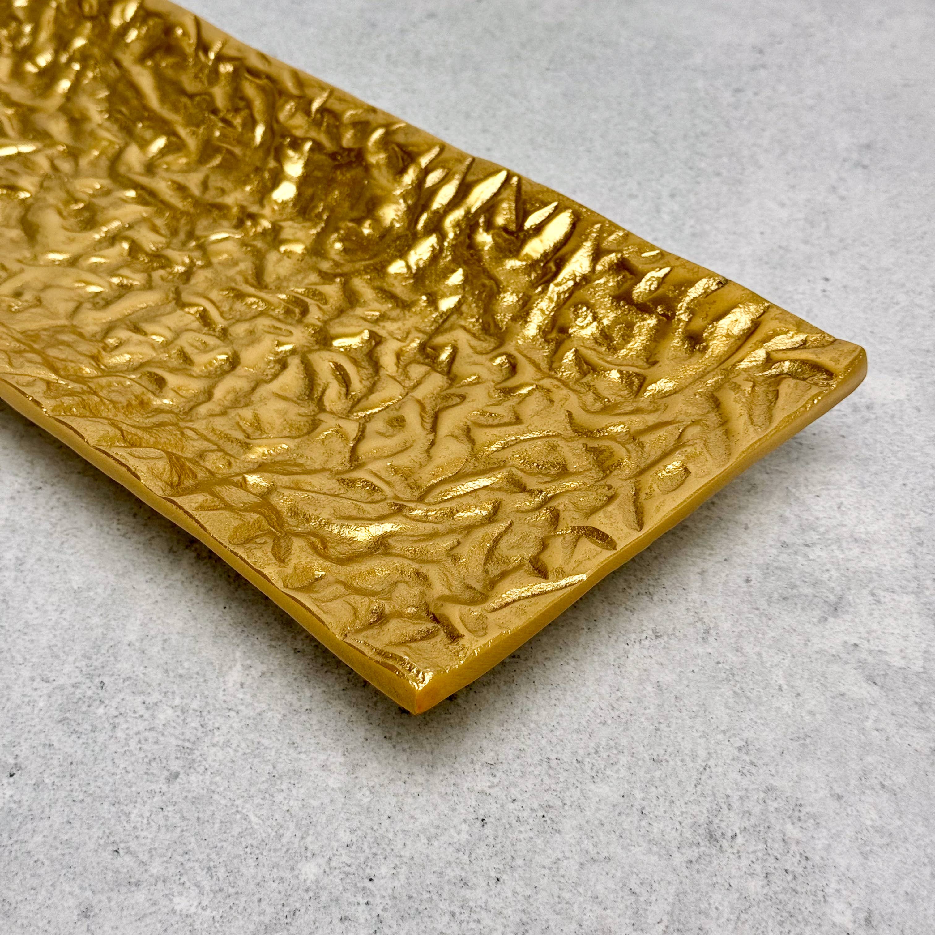India Handicrafts Inc - Wholesale Decorative Tray - Gold Textured Aluminum Tray1