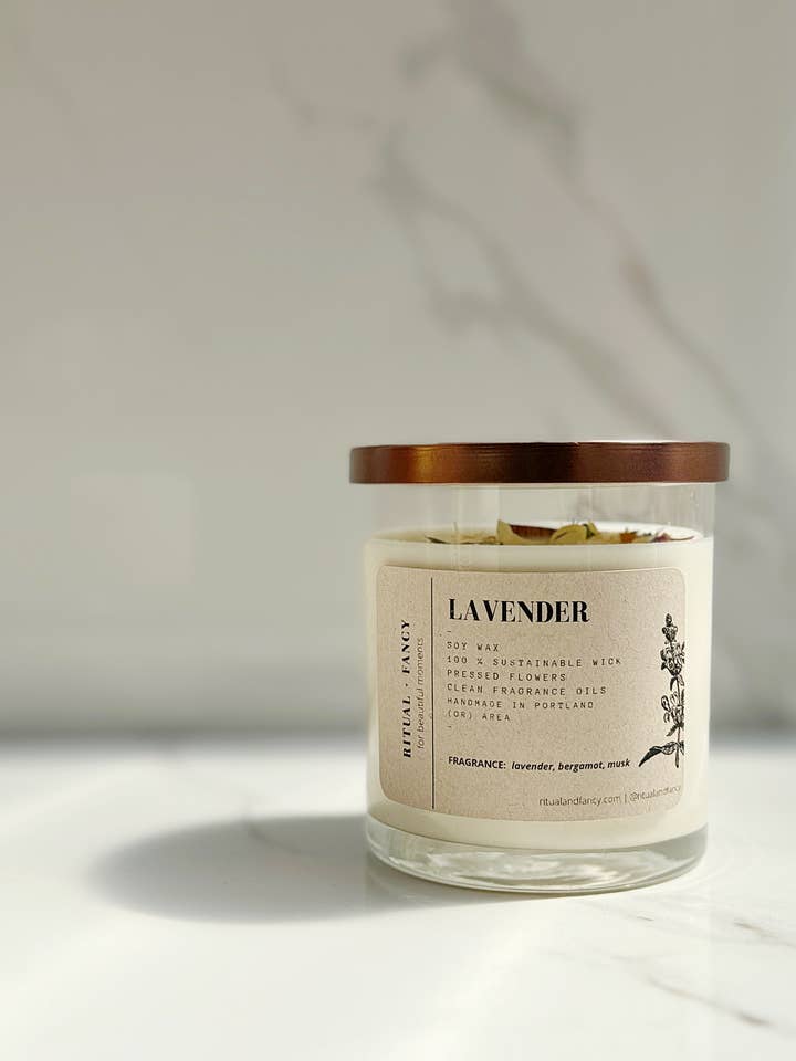 LAVENDEL | Sojavaxljus | Träveke | Torkade blommor för wholesale av Ritual + Fancy