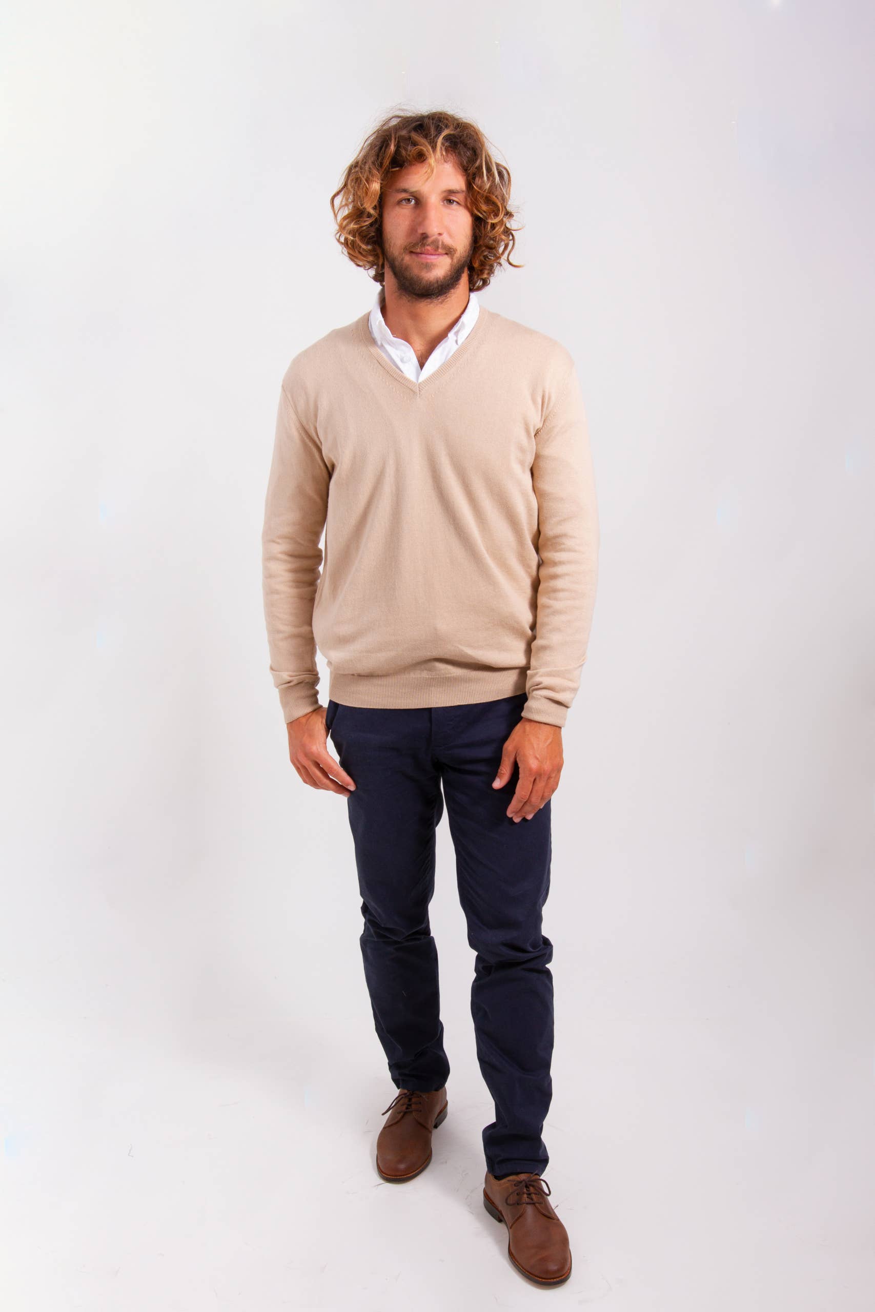 ARMAZÉM DAS MALHAS – wholesale Knitted jumper – Men′s – Classic V-Neck Sweater - Beige2