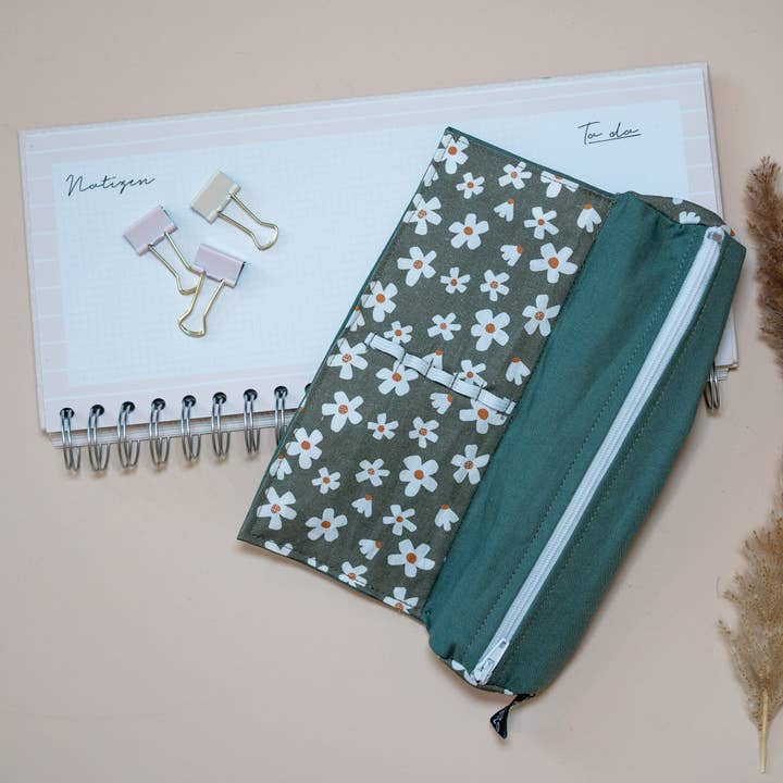 Trousse, mini fleurs vertes pour la vente par Tochter von Walter