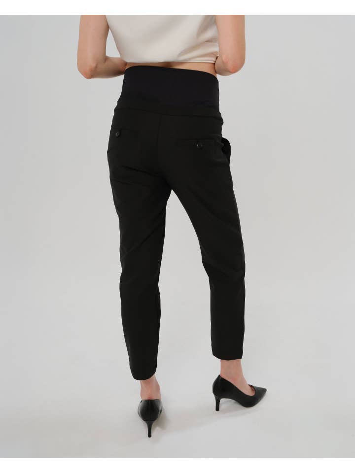 MARION – Großhandel Hose – Schwangerschafts- & Stillmode – Schmal geschnittene Arbeitshose für Schwangere in Schwarz7