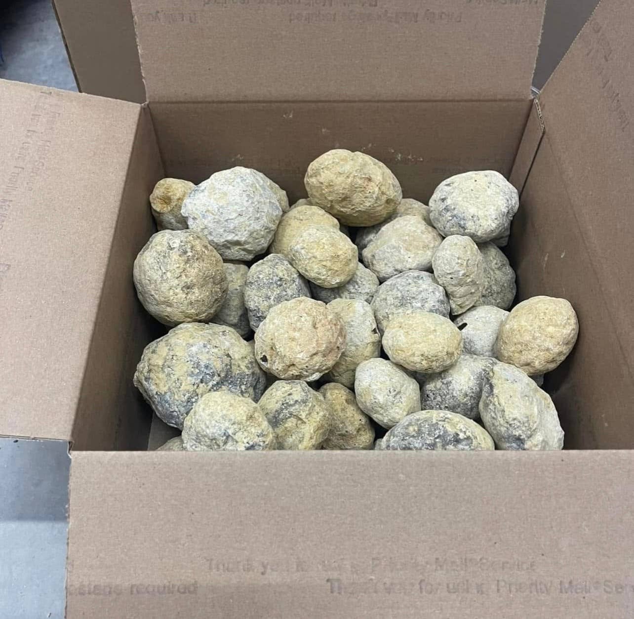 Casablanca Exports - Wholesale Spiritual Stone/Crystal - Crack your own geode 1 pound - quartz calcite geodes 4