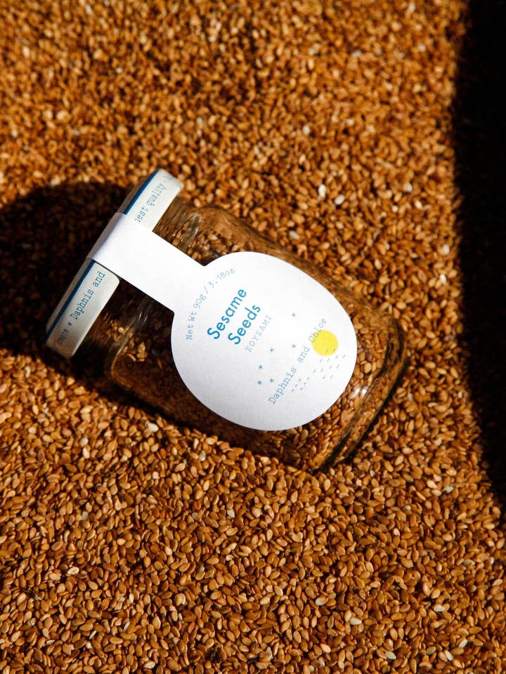 Semi di sesamo dorati di Evros per la vendita all'ingrosso da parte di Daphnis and Chloe