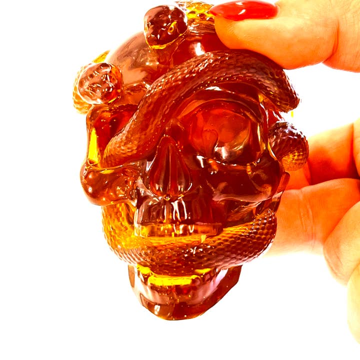 Figurine de crâne fabriquée à la main aux États-Unis Serpent Tendance 2025 Ambre KIZIMA pour la vente par KIZIMA