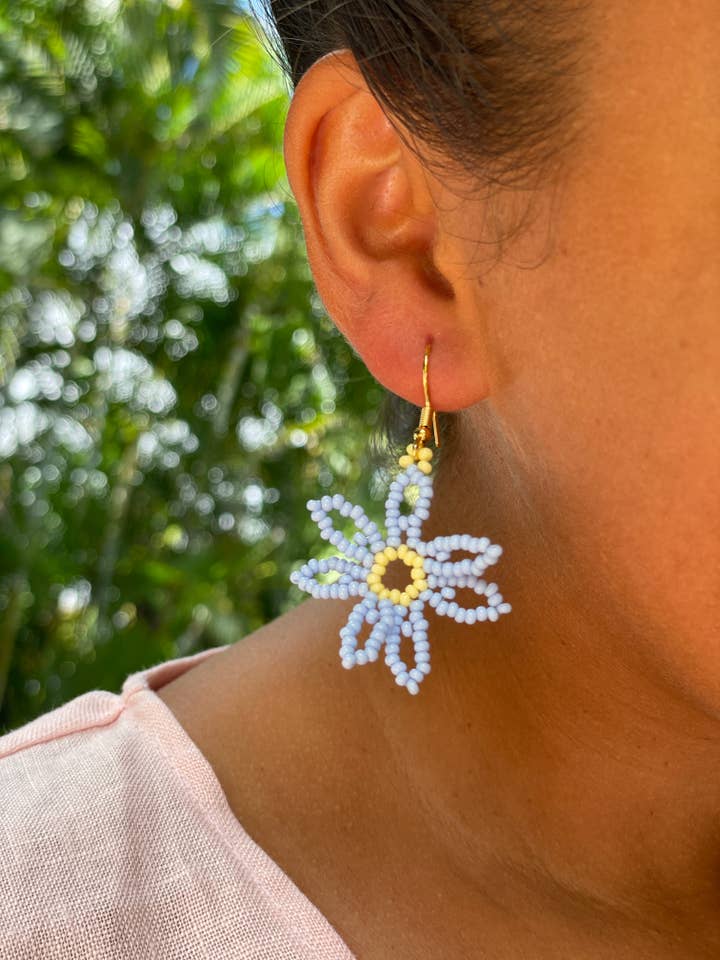 Pendientes con cuentas Dainty Flower Power para venta al por mayor de Con Cariño Design