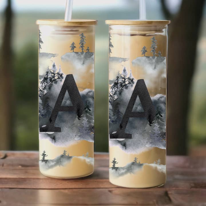 Foggy Trees Initials glazen beker van 25 oz met bamboedeksel en set voor wholesale door Modern Lifestyle Gifts