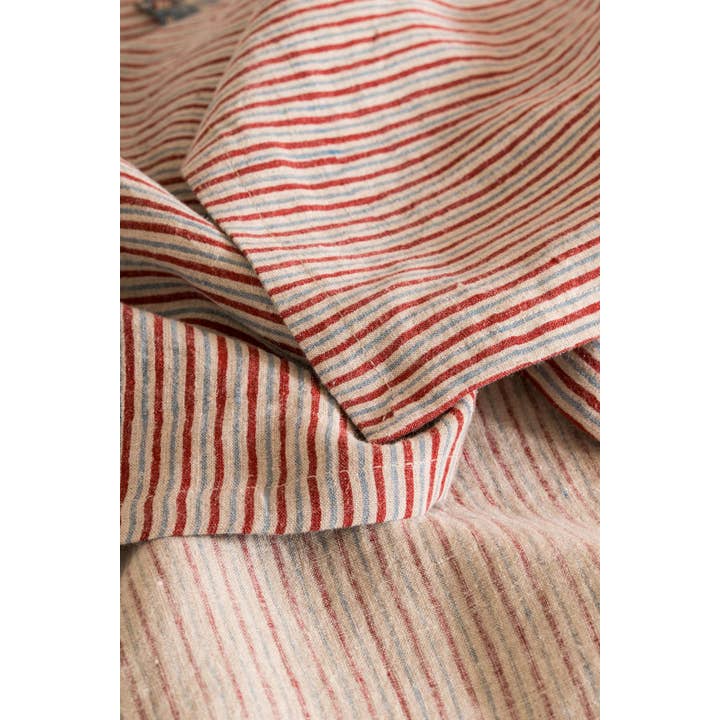 Live Linen – wholesale Tablecloth – Printed Vasara Linen Tablecloth – Entertaining Guests4