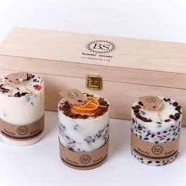 Coffret cadeau de 3 petites bougies différentes pour la vente par Beauty Scents Ltd.
