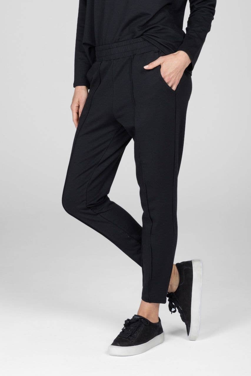 KiraGrace - Vendita all'ingrosso Pantaloni sportivi/da jogging loungewear - Donna - Jogger con Pieghe da Viaggio (Nero)1