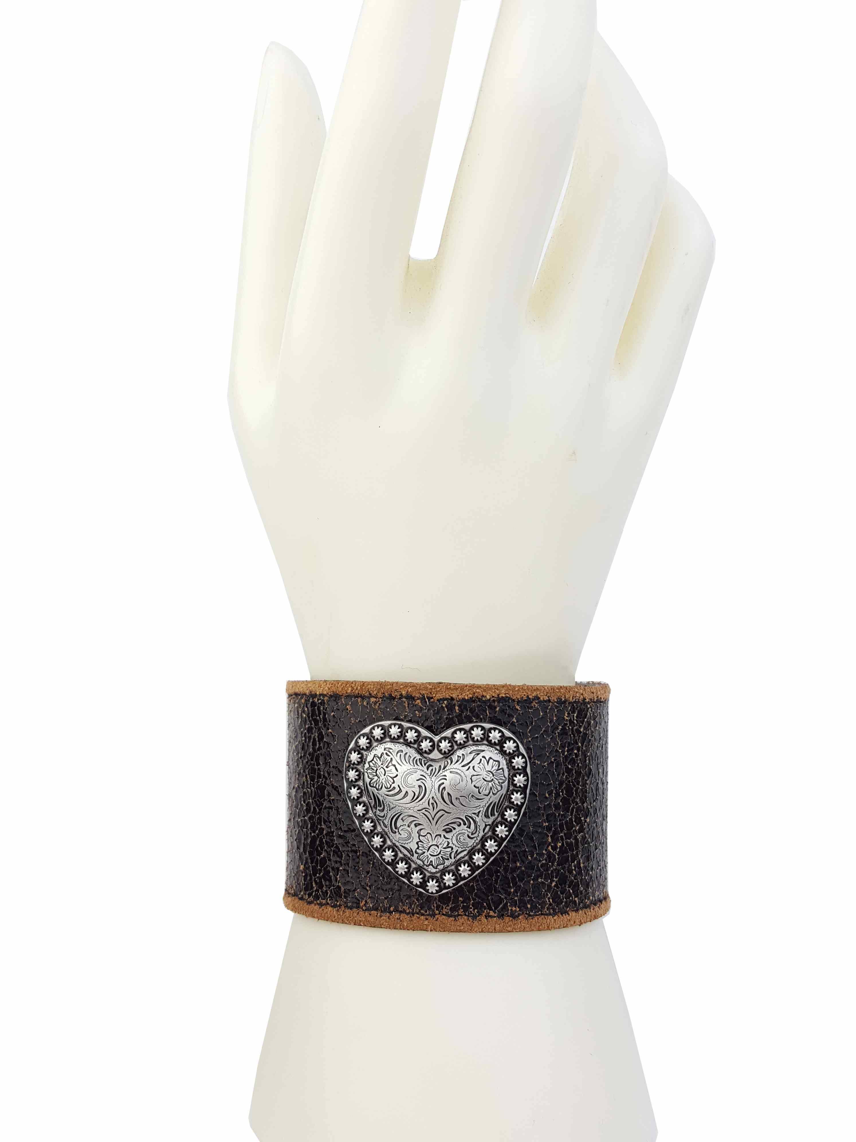 Axesoria West - Venta al por mayor Brazalete - Vintage con correa de cuero envejecido y concho en forma de corazón3