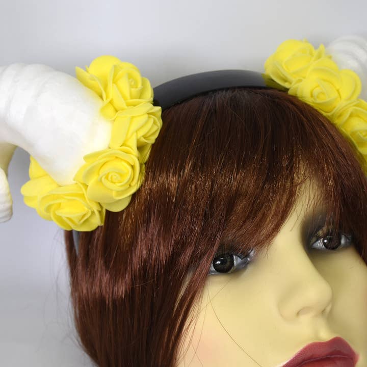 Yumiland - Venta al por mayor Cinta para el pelo - Mujer - Diadema cuernos de carnero demonio - blanco y amarillo