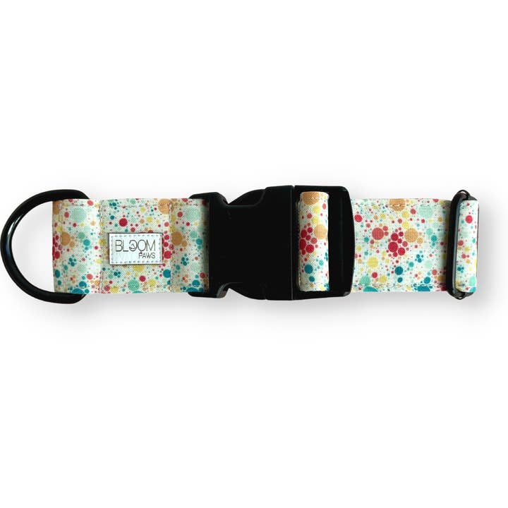 Hundhalsband - ljusa prickar på beige - återvunnen duk för wholesale av Bloom Paws