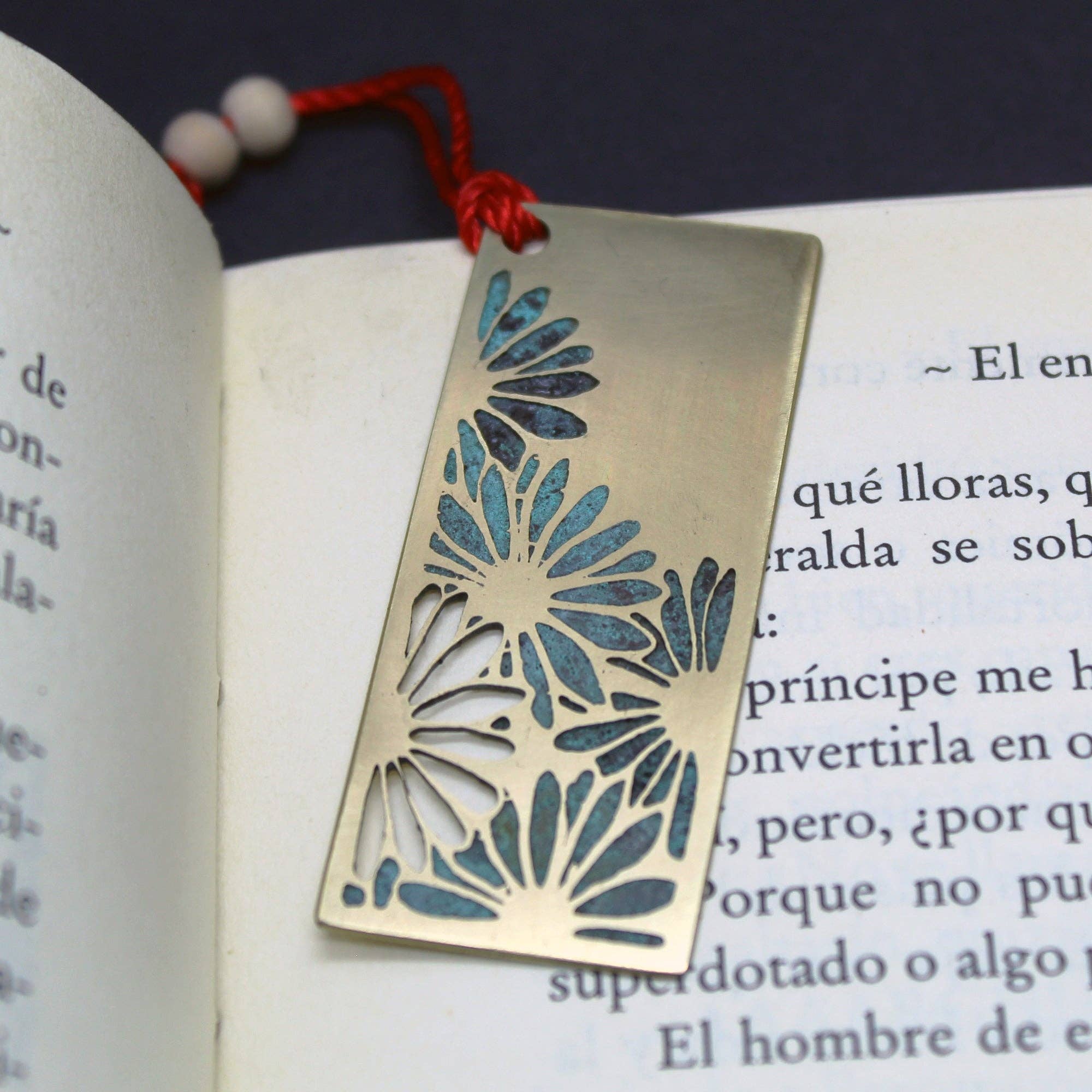 Plataica - Wholesale Bookmark - Brass bookmark with engraved daisies1