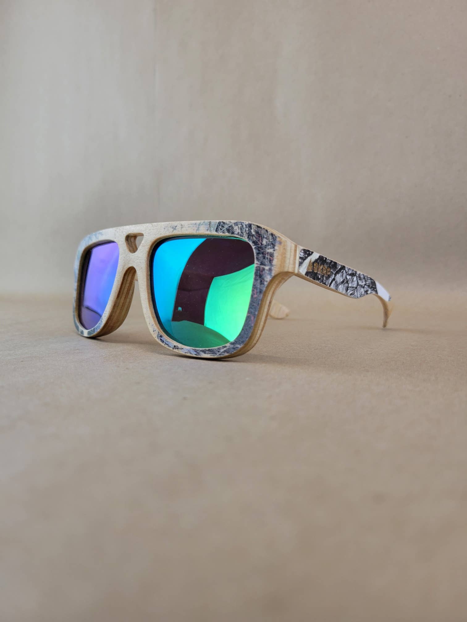 SKRP – wholesale Solglasögon - Herr – Återvunna Skateboard Aviator Style solglasögon med färgad lins