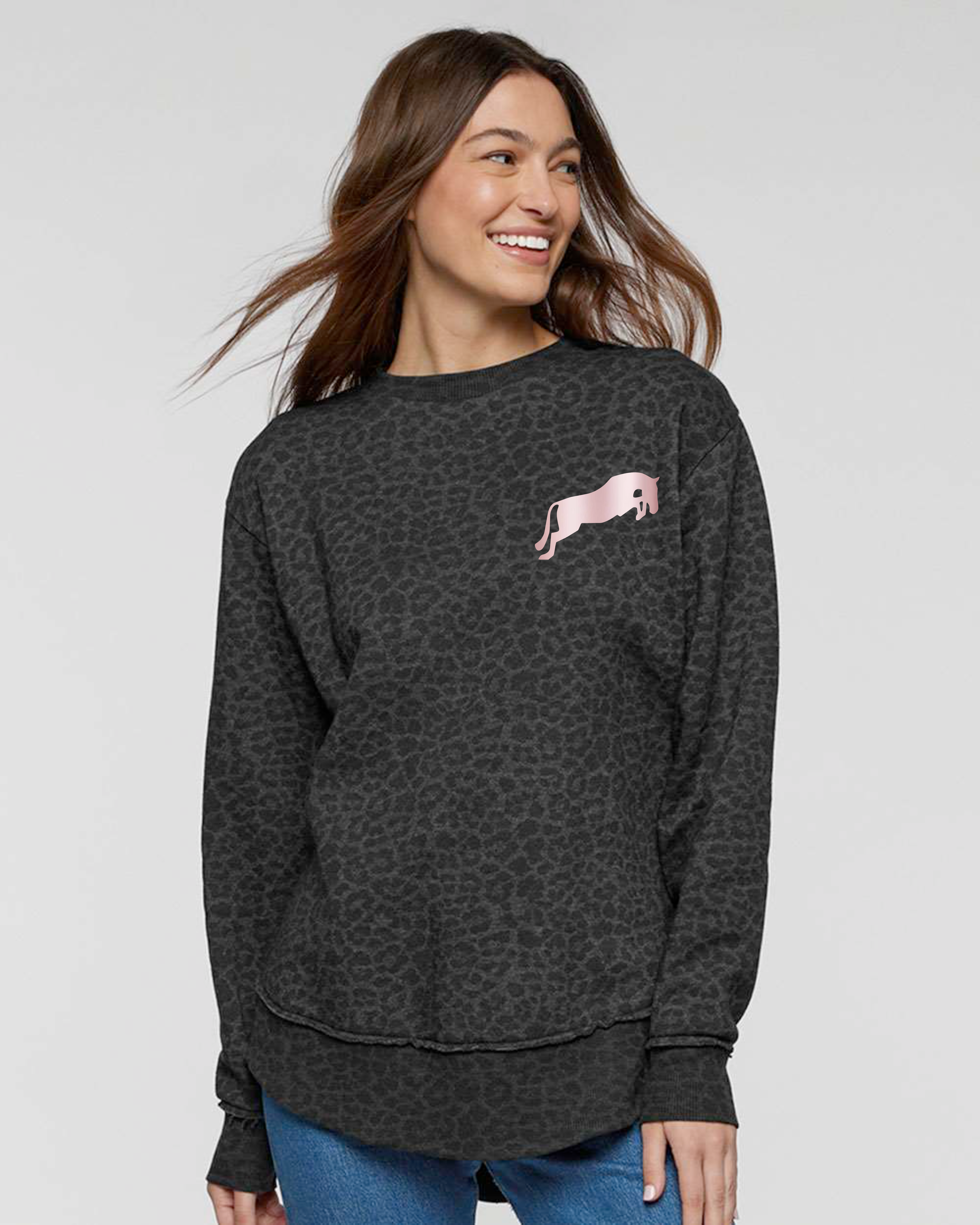 Equine & Design, LLC – Großhandel Sweatshirt mit Grafikdruck – Damen – LET'S JUMP DAMEN-SWEATSHIRT, SCHWARZER LEOPARD2