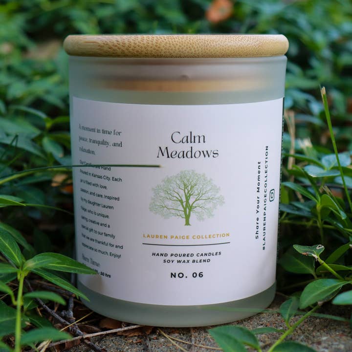 Calm Meadows | Classic | Candela in cera di soia | 12 oz. per la vendita all'ingrosso da parte di Lauren Paige Collection