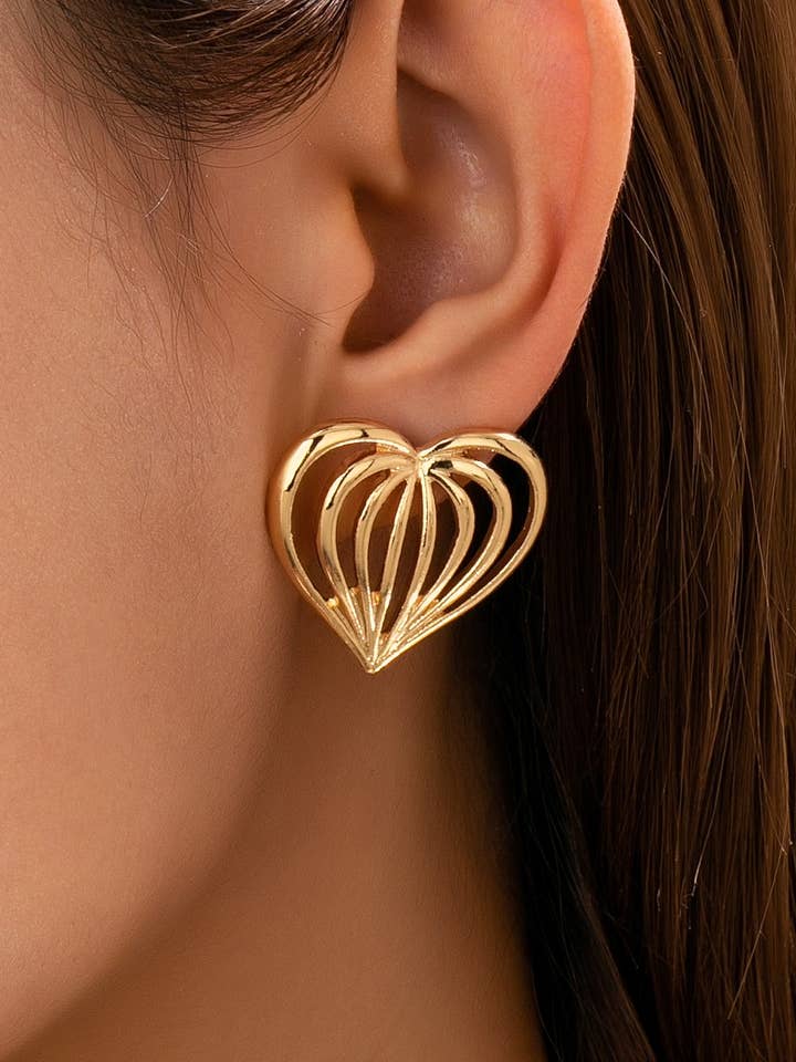 Gold Ribbed Heart Stud Earrings | 80E61753 for wholesale by JOSSLYN by wall to wall