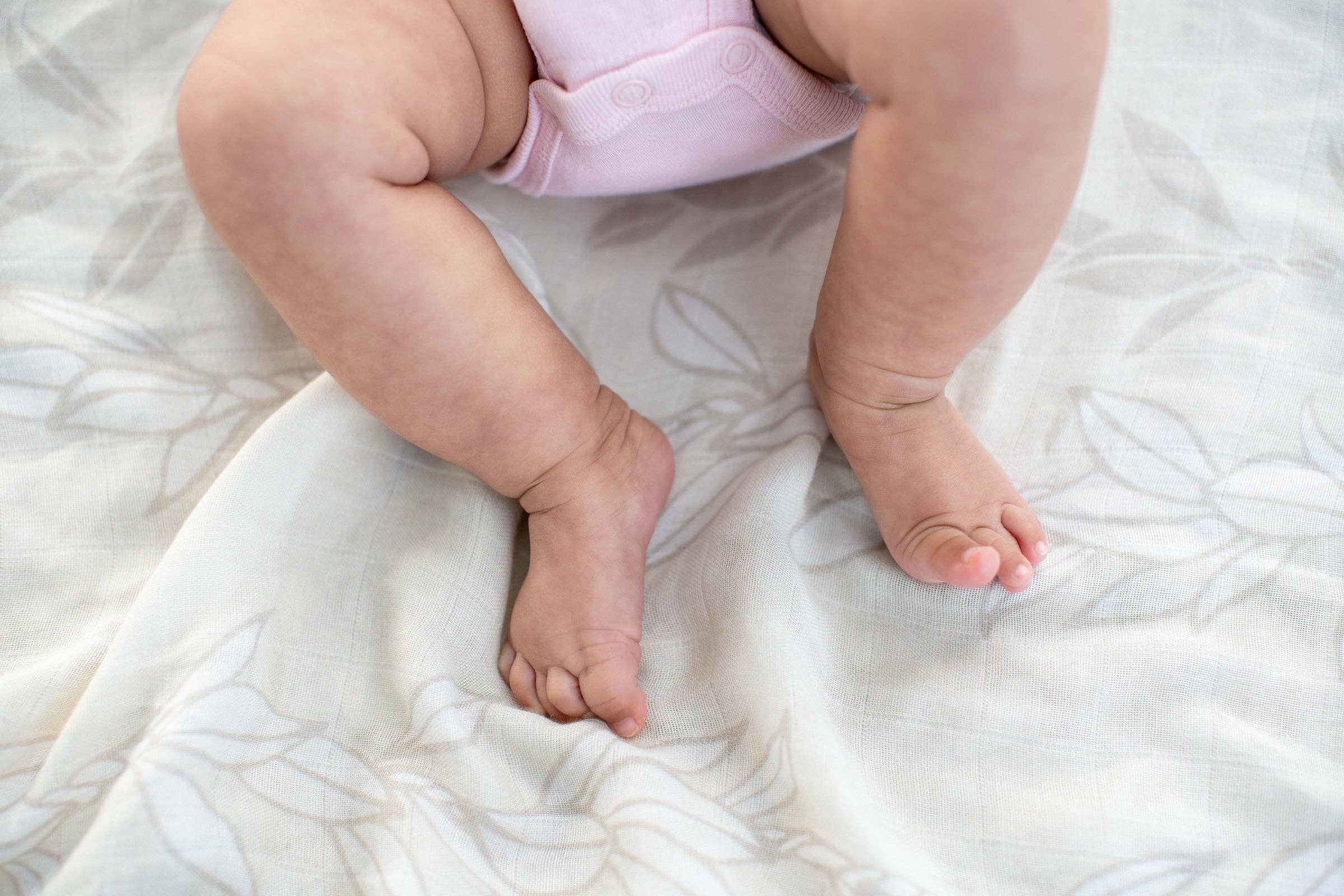 The Keiki Dept - Wholesale Swaddle - Baby - White Maile Strands Kapa Moe - Hawaiian Bamboo Swaddle1