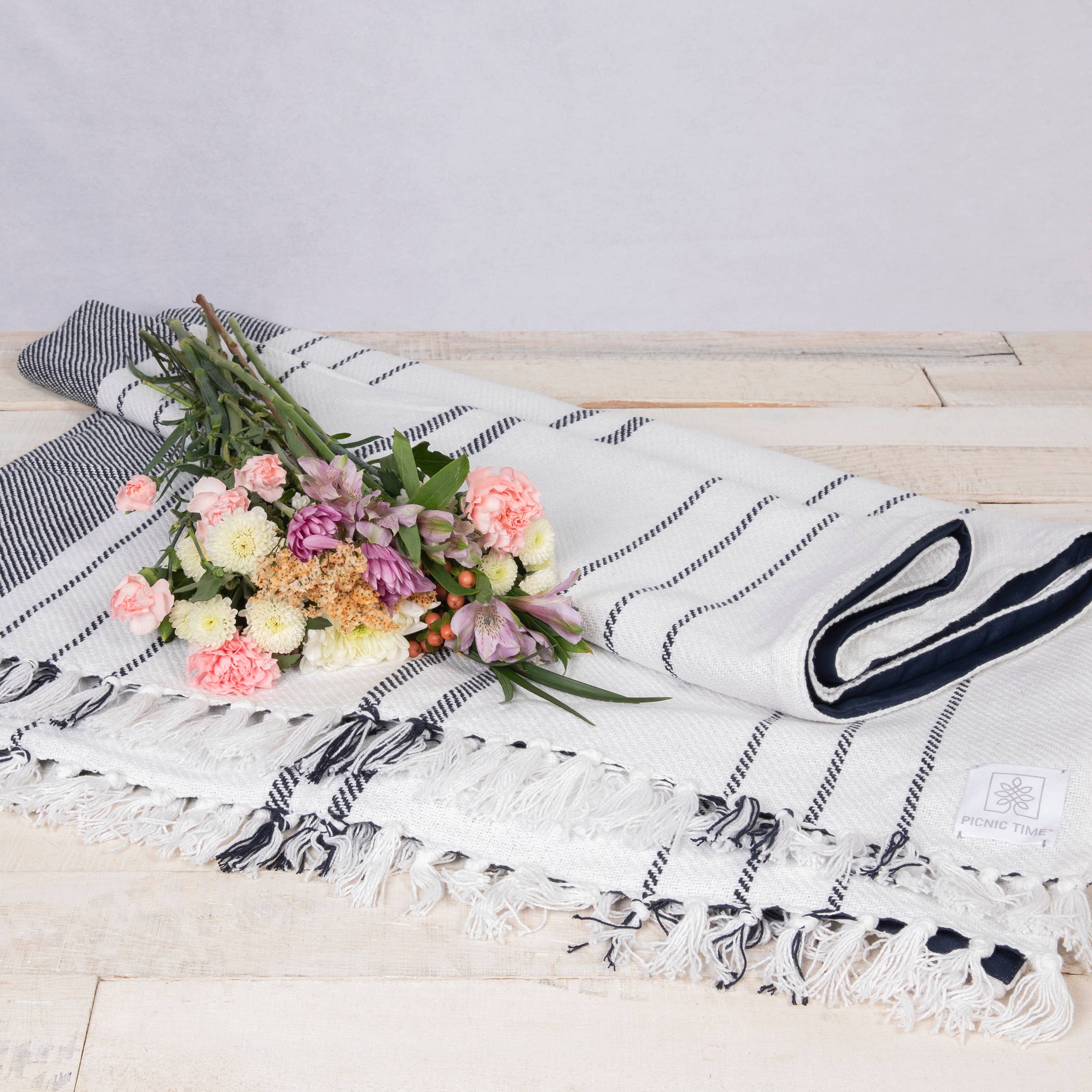 Picnic Time Family of Brands - Wholesale Picnic Blanket - Montecito Picnic Blanket with Harness10