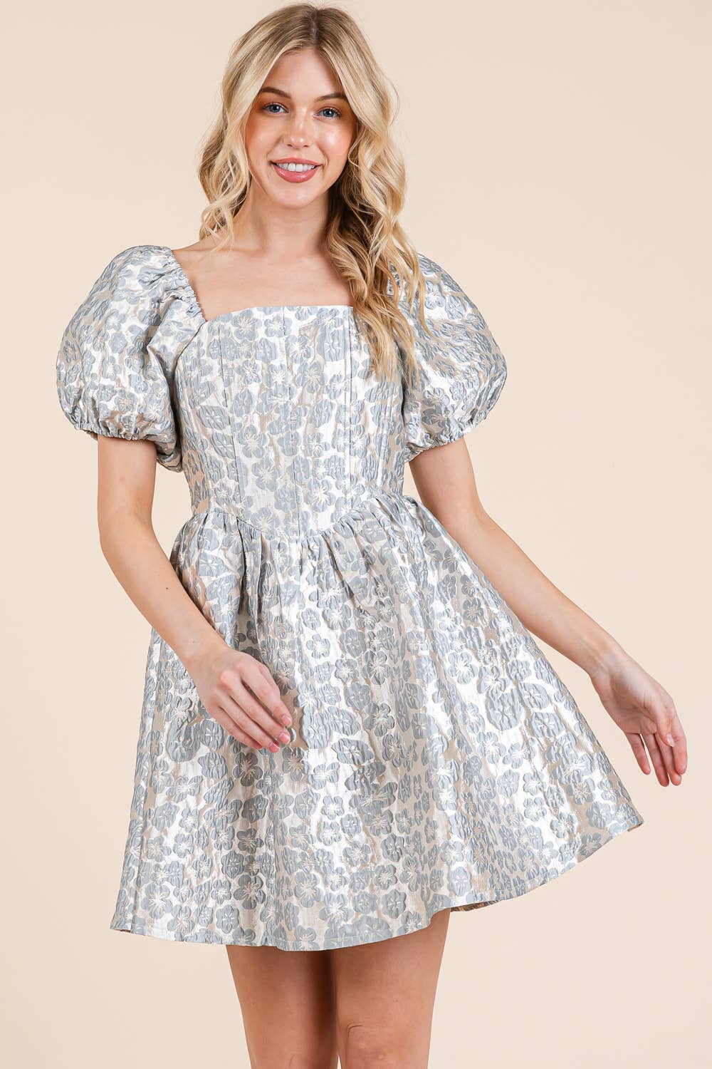 GeeGee x Lovelo – Großhandel Kleid – Damen – Jacquard-Minikleid mit Blumenmuster, MD5150315