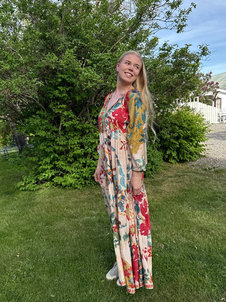 Naudic - Wholesale Dress – Women's - Amisha Maxi Long Sleeve Tapestry5