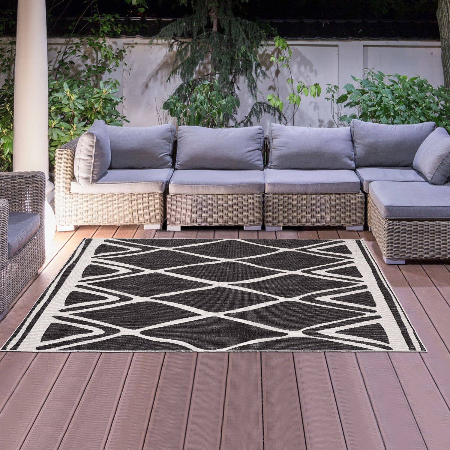 Black AF ARIBIA REVERSIBLE Polypropylene Outdoor Rug for wholesale on Faire2