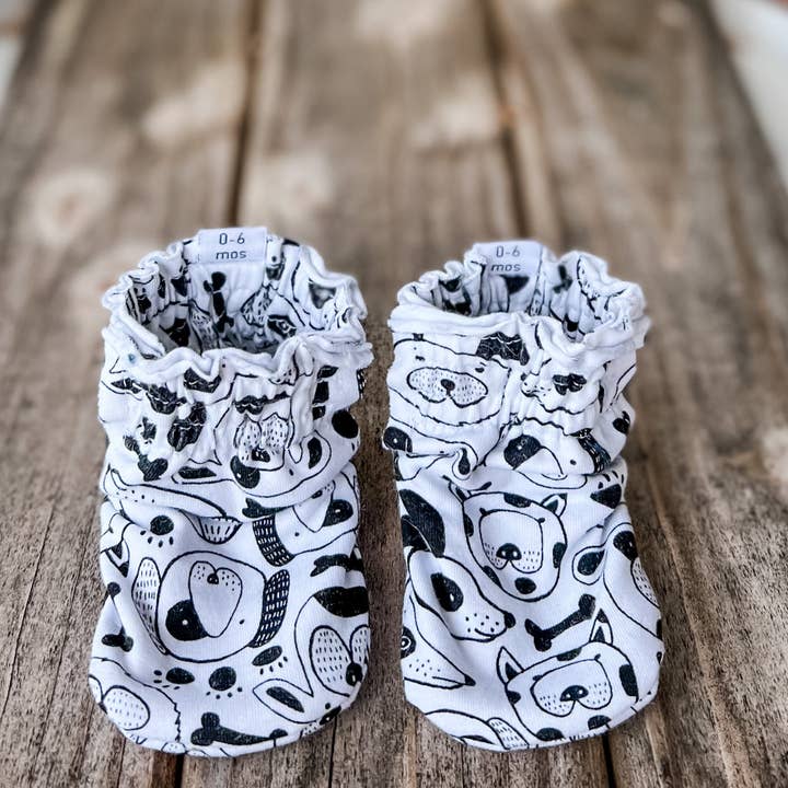 Bottines en tricot LE Woofin Around All prêtes à être expédiées pour la vente par Kalin Marie